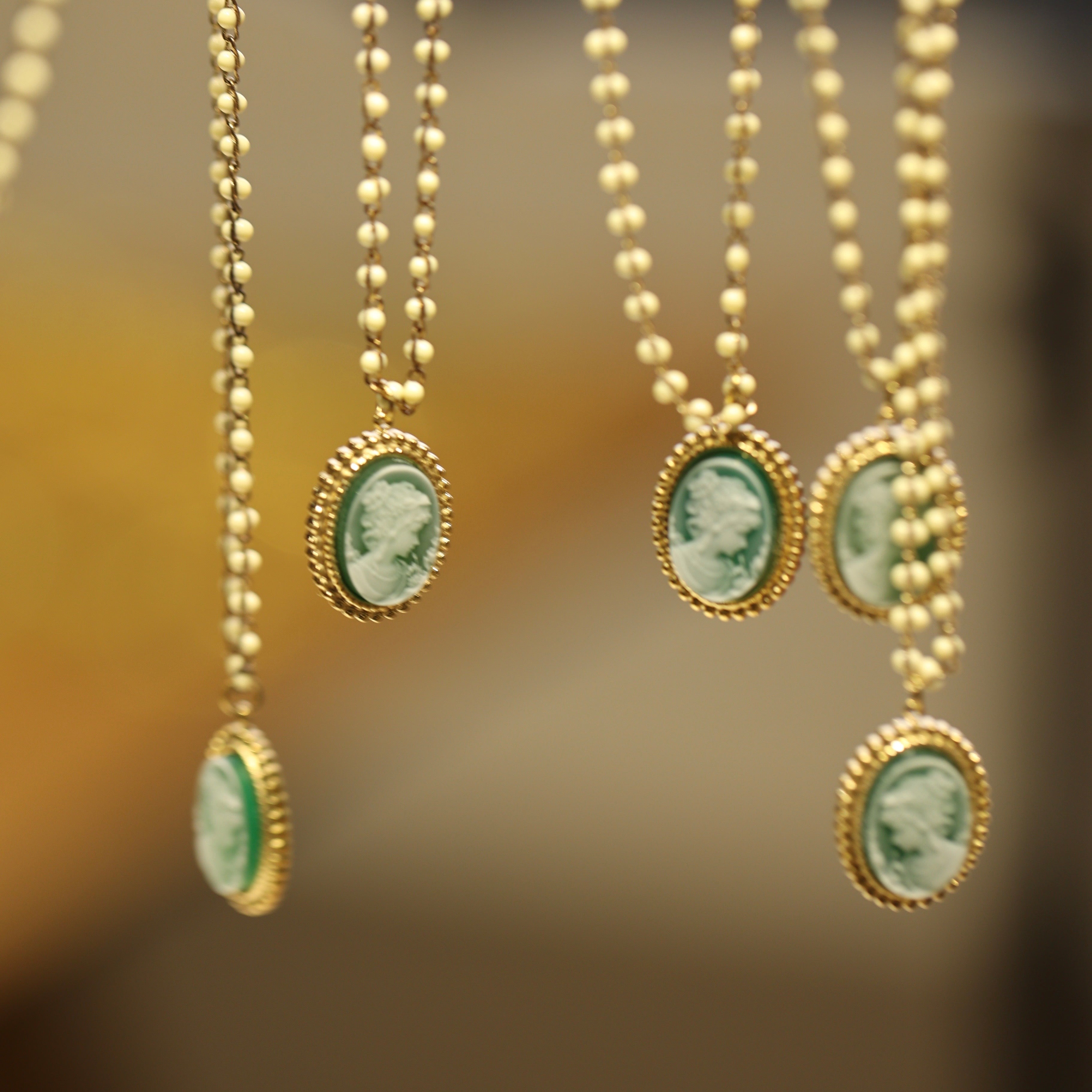 La Verdure Agate Cameo Pendant